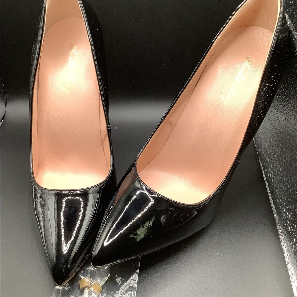 Elisabet Tang Womens Size 7, Black Pumps, Pointed Toe 4.7 inch Stiletto Heel